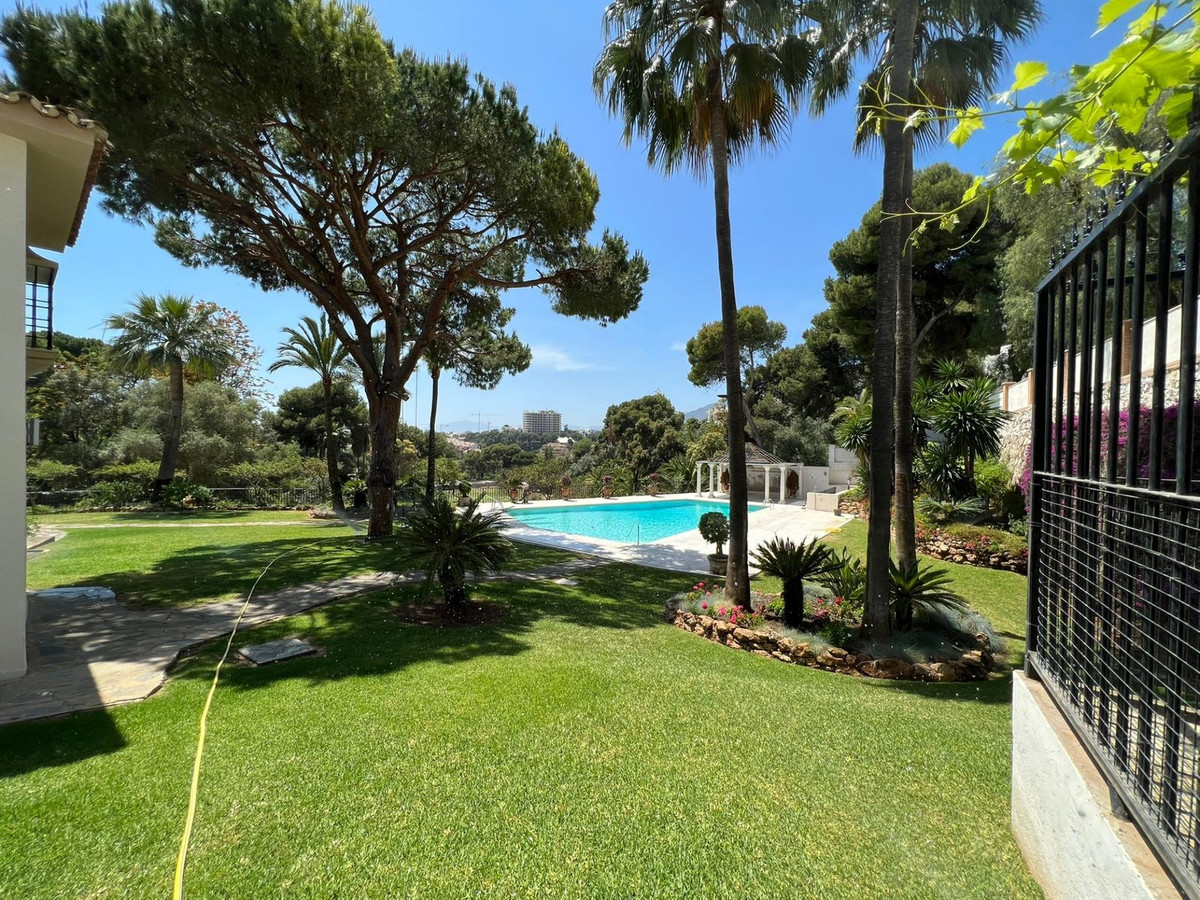 6 Bed Townhouse for sale in Río Real Costa Del Sol, Málaga, Spain