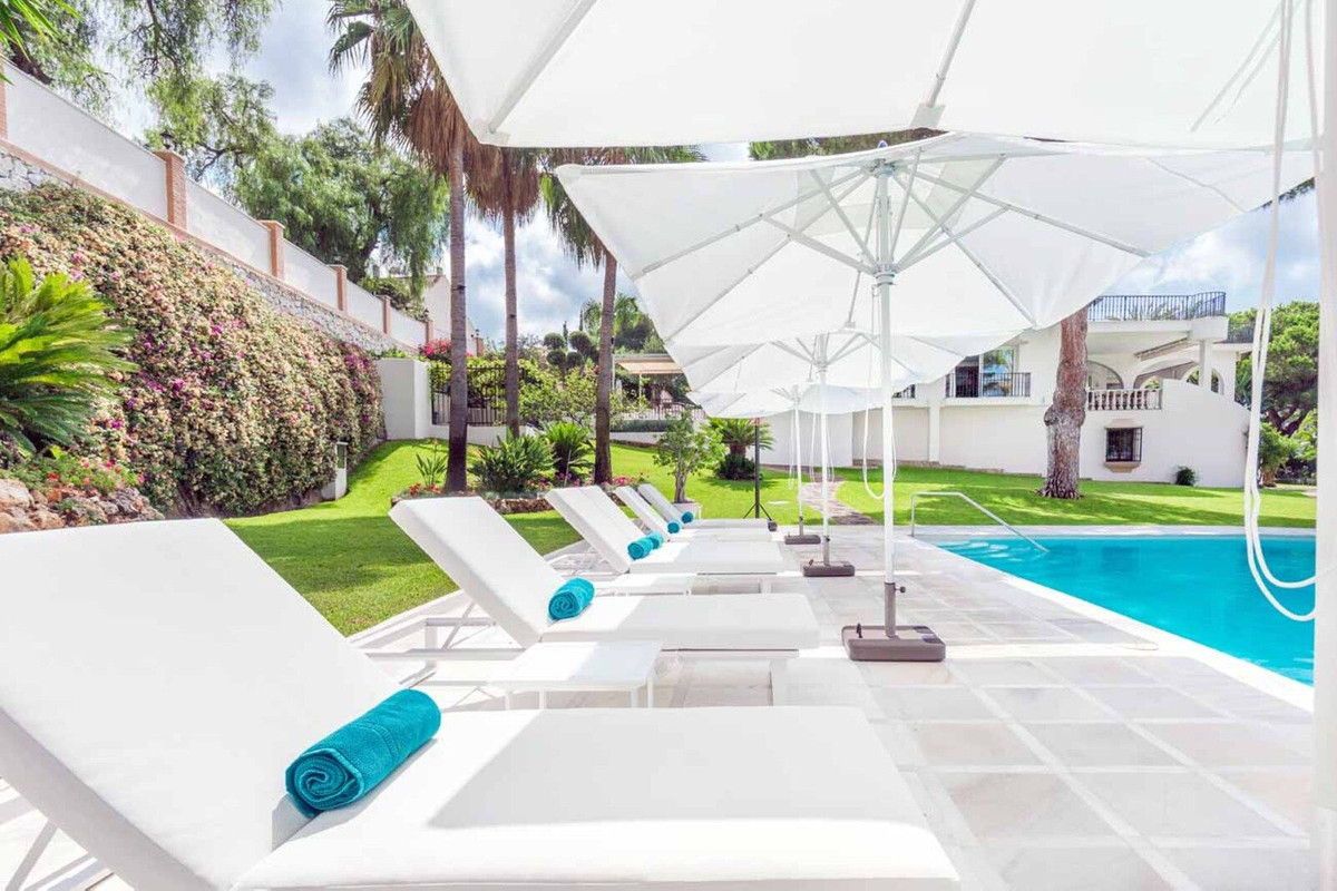 6 Bed Townhouse for sale in Río Real Costa Del Sol, Málaga, Spain