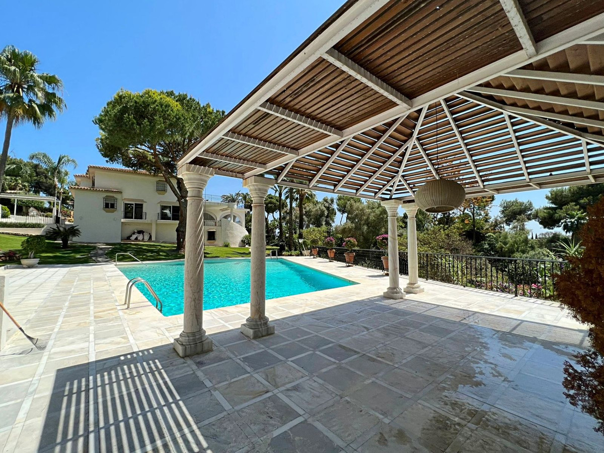 6 Bed Townhouse for sale in Río Real Costa Del Sol, Málaga, Spain