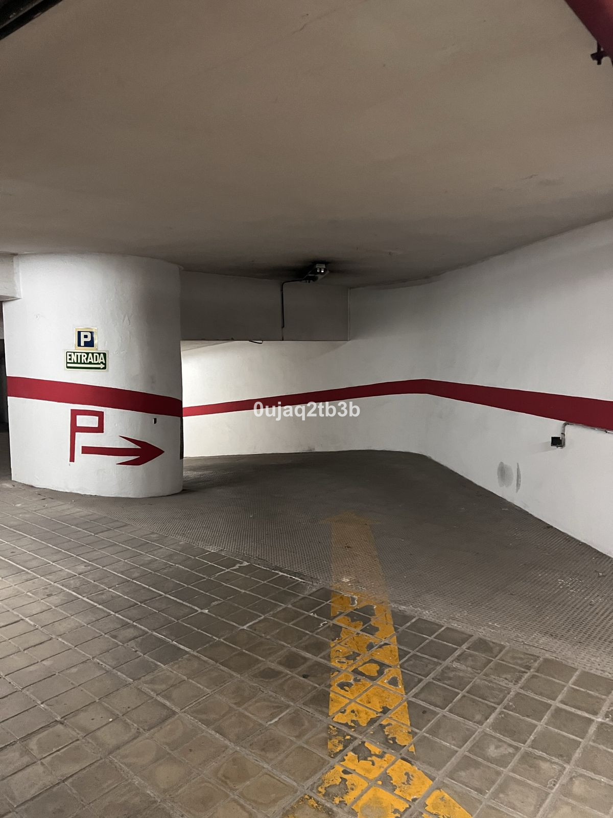 Se vende Aparcamiento de 1 dormitorios en Costa Del Sol, Málaga, España
