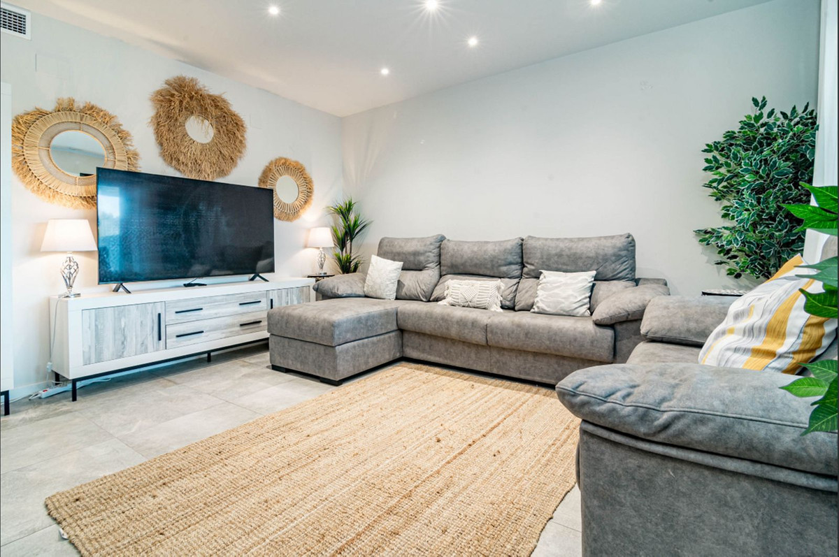 3 Bed Apartment for sale in Marbella Costa Del Sol, Málaga, Spain