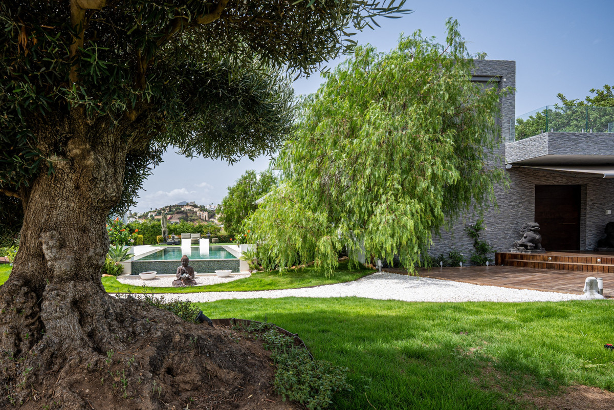 5 Bed Townhouse for sale in Benahavís Costa Del Sol, Málaga, Spain