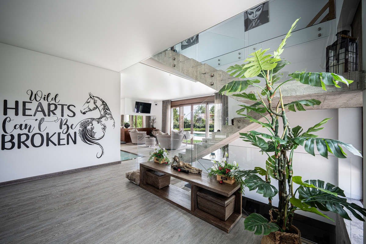 5 Bed Townhouse for sale in Benahavís Costa Del Sol, Málaga, Spain
