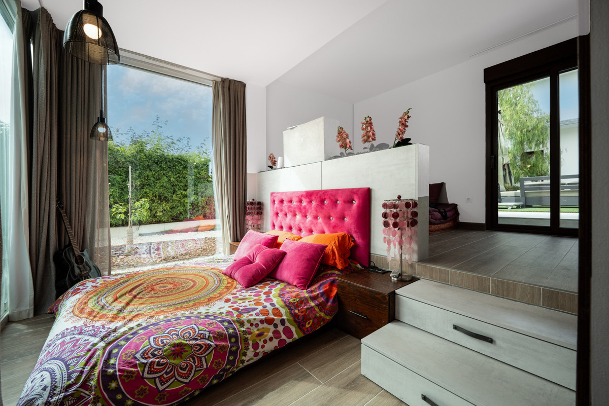 5 Bed Townhouse for sale in Benahavís Costa Del Sol, Málaga, Spain