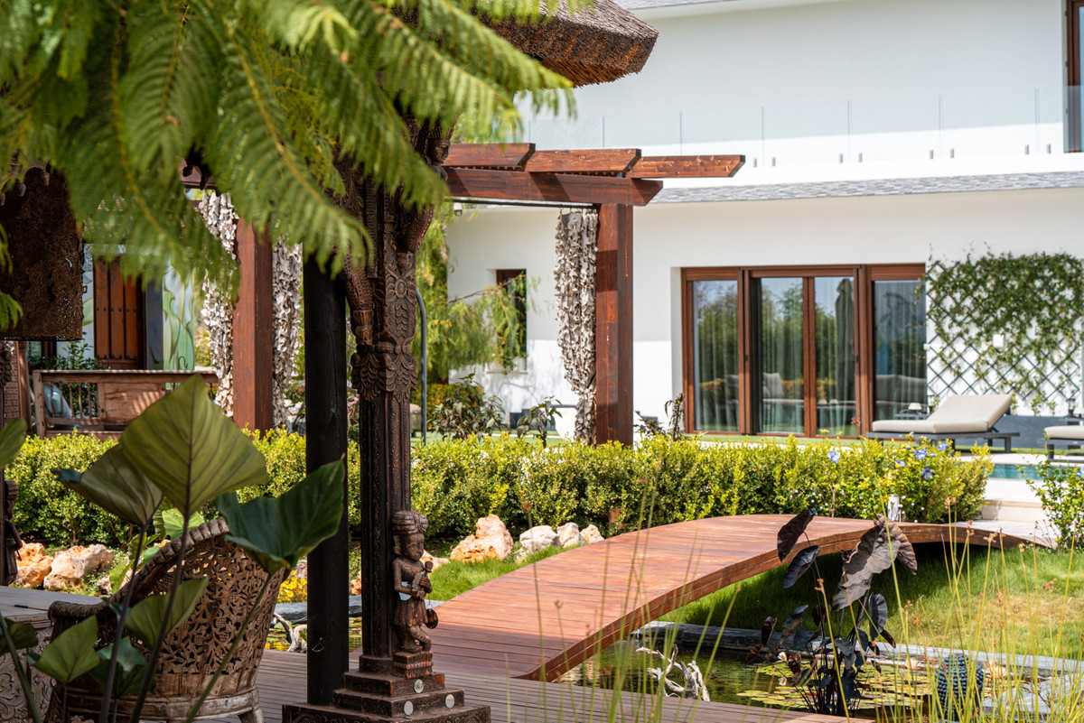 5 Bed Townhouse for sale in Benahavís Costa Del Sol, Málaga, Spain