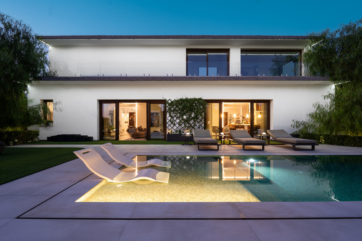 5 Bed Townhouse for sale in Benahavís Costa Del Sol, Málaga, Spain