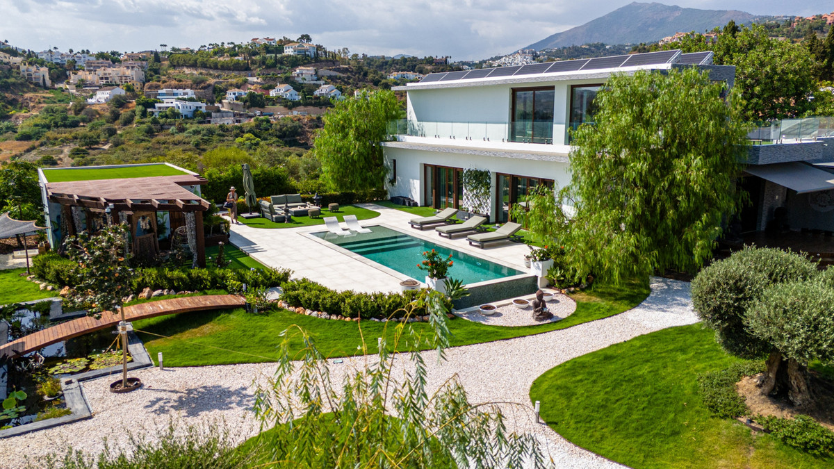 5 Bed Townhouse for sale in Benahavís Costa Del Sol, Málaga, Spain