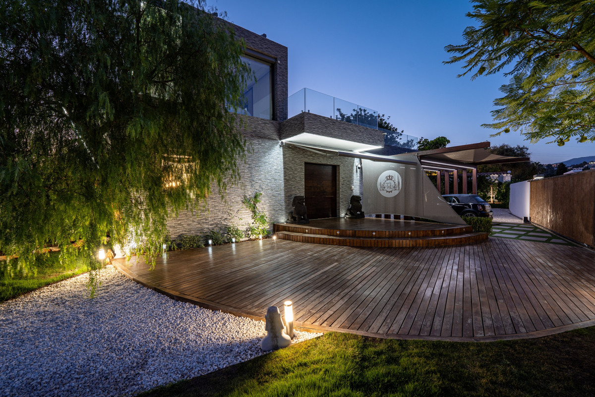 5 Bed Townhouse for sale in Benahavís Costa Del Sol, Málaga, Spain
