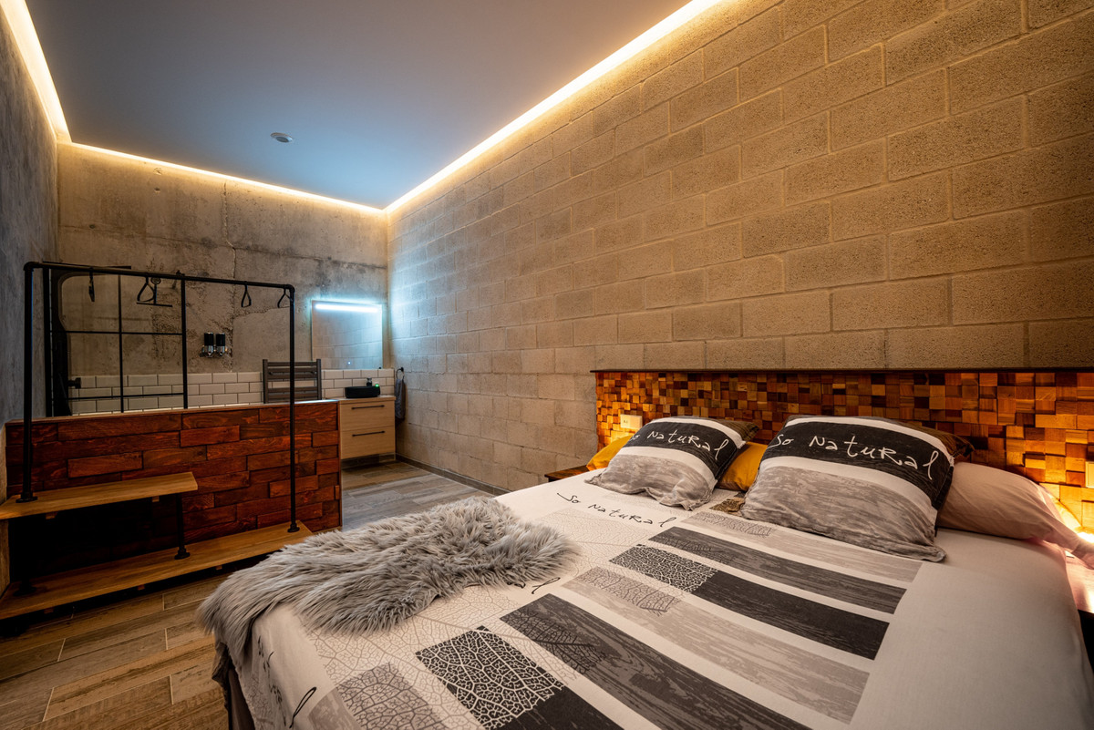 5 Bed Townhouse for sale in Benahavís Costa Del Sol, Málaga, Spain