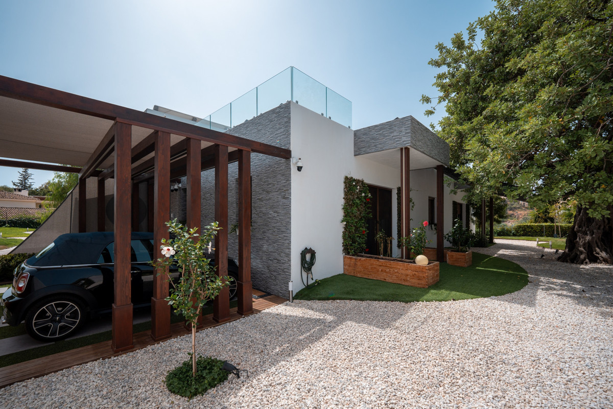 5 Bed Townhouse for sale in Benahavís Costa Del Sol, Málaga, Spain