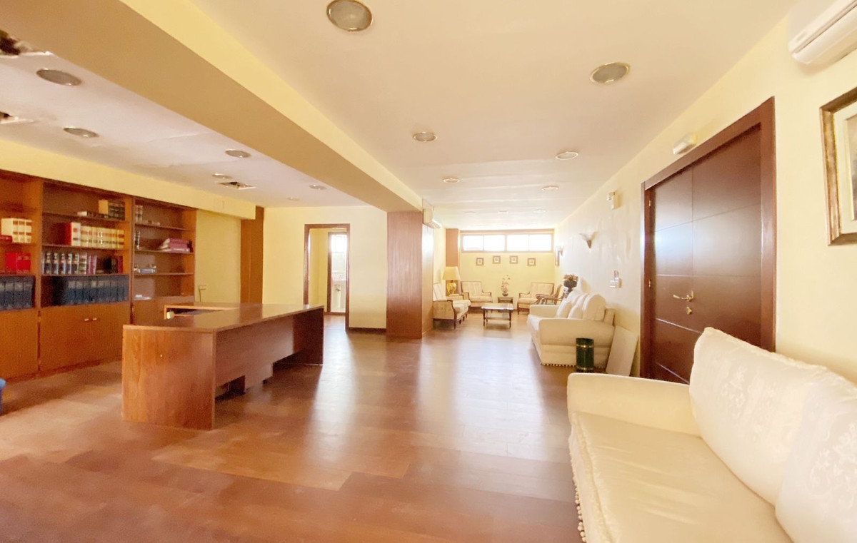 Se vende Oficina de 9 dormitorios en Costa Del Sol, Málaga, España