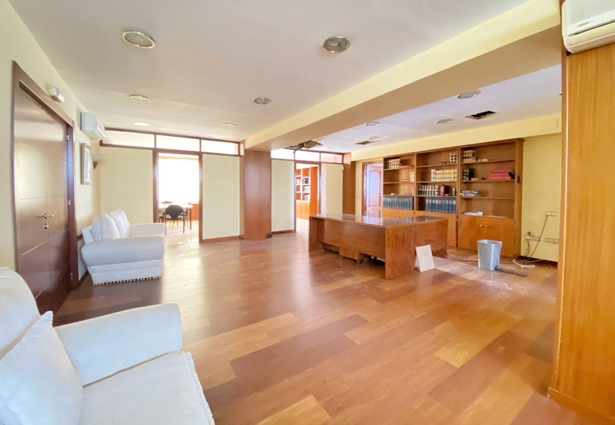 Se vende Oficina de 9 dormitorios en Costa Del Sol, Málaga, España