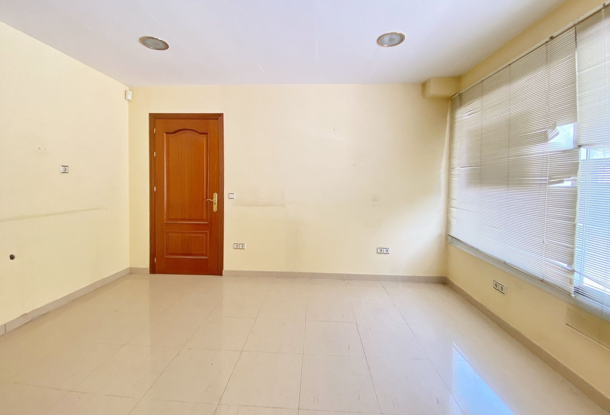 Se vende Oficina de 9 dormitorios en Costa Del Sol, Málaga, España
