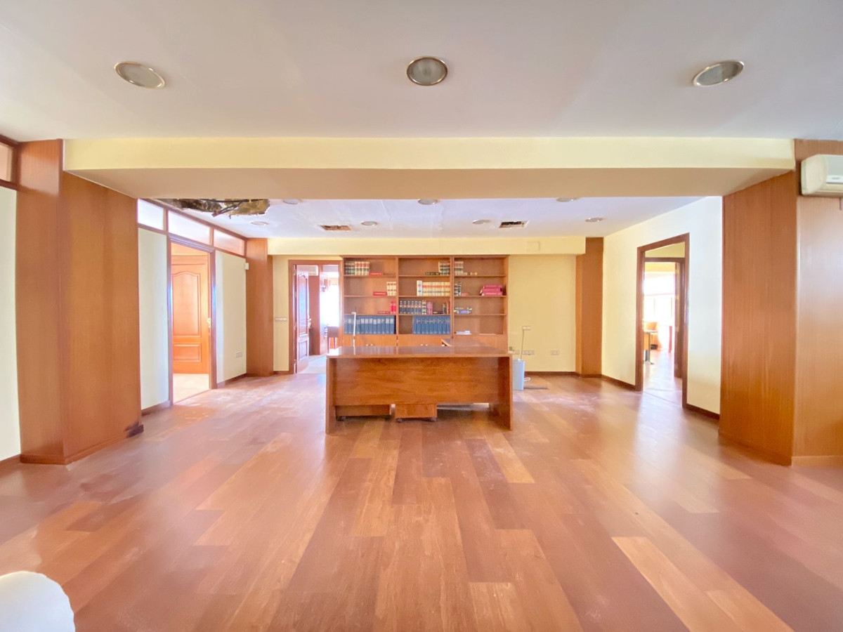 Se vende Oficina de 9 dormitorios en Costa Del Sol, Málaga, España