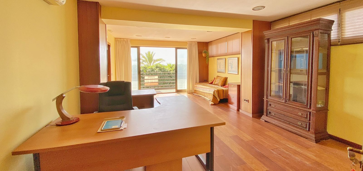 Se vende Oficina de 9 dormitorios en Costa Del Sol, Málaga, España