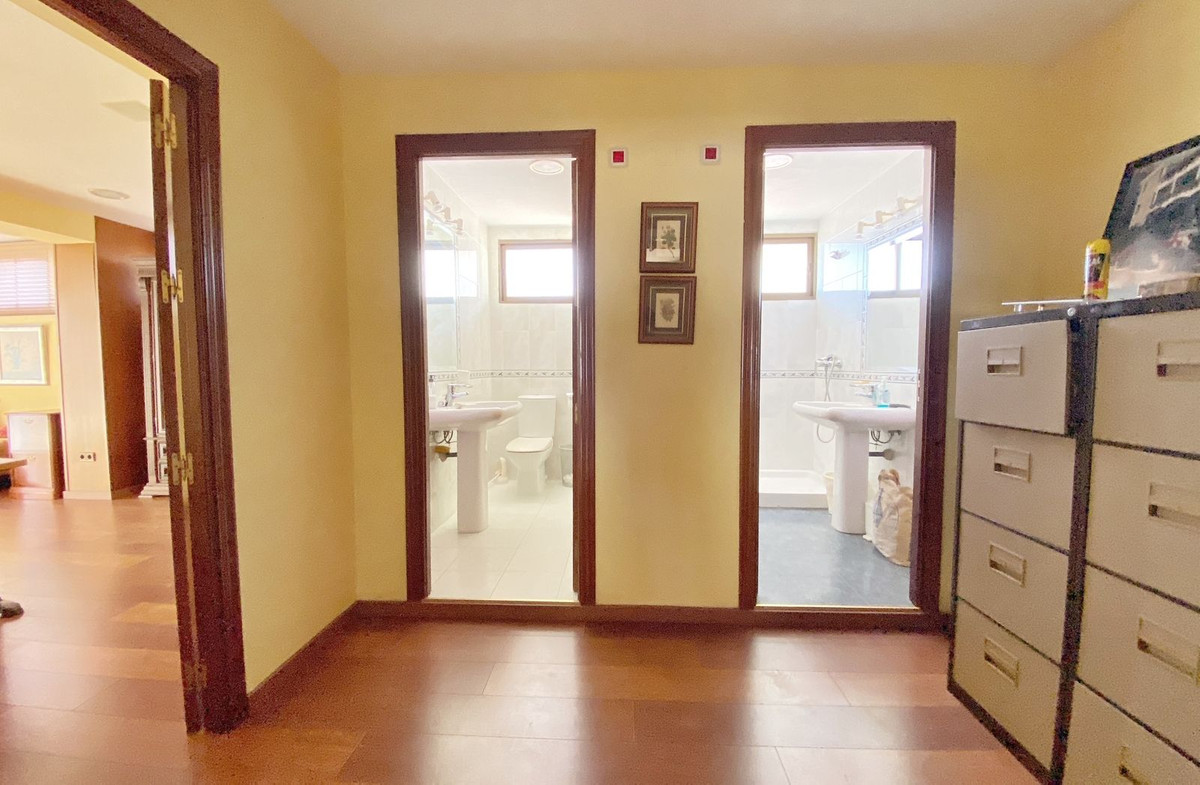 Se vende Oficina de 9 dormitorios en Costa Del Sol, Málaga, España
