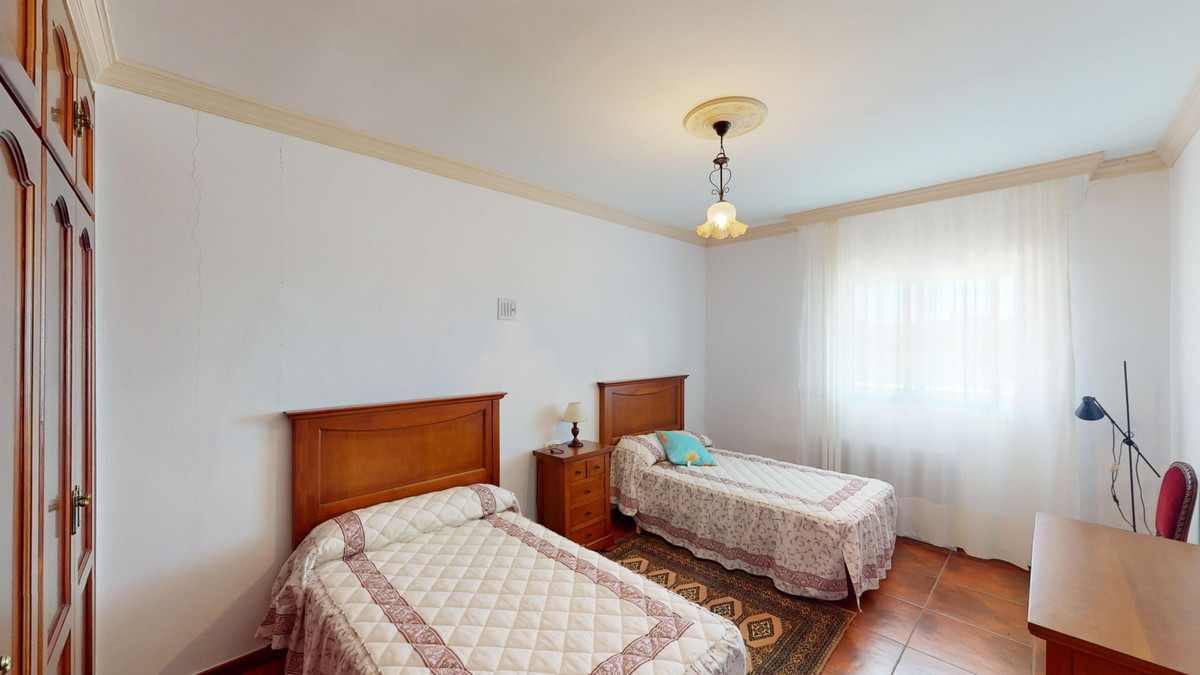 Se vende Villa - Chalet de 5 dormitorios en Costa Del Sol East, Málaga, España