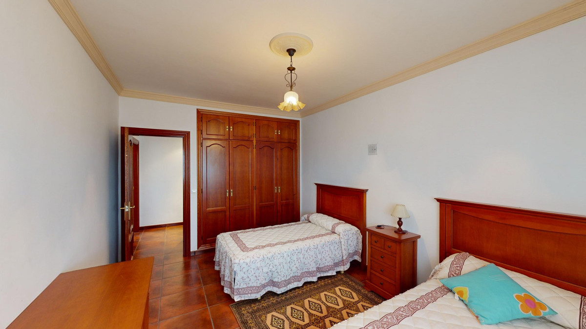 Se vende Villa - Chalet de 5 dormitorios en Costa Del Sol East, Málaga, España