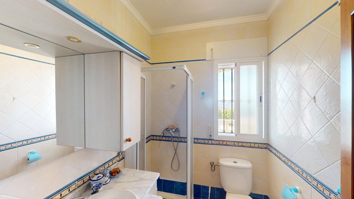 Se vende Villa - Chalet de 5 dormitorios en Costa Del Sol East, Málaga, España