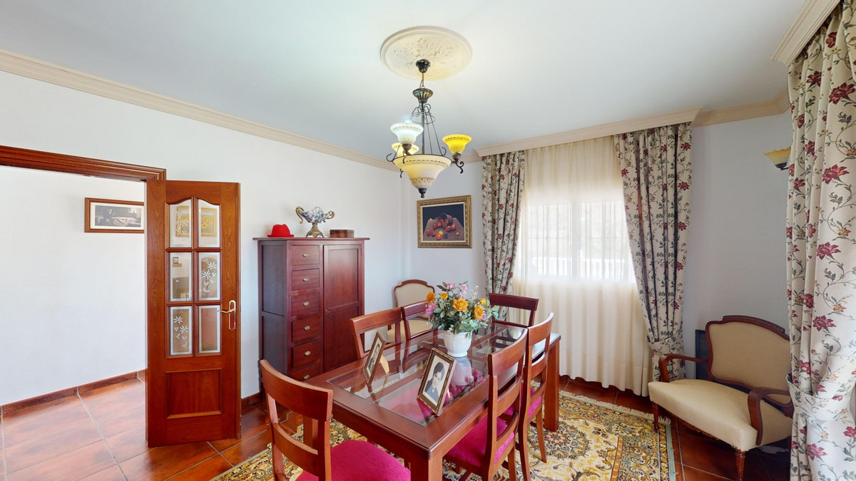 Se vende Villa - Chalet de 5 dormitorios en Costa Del Sol East, Málaga, España