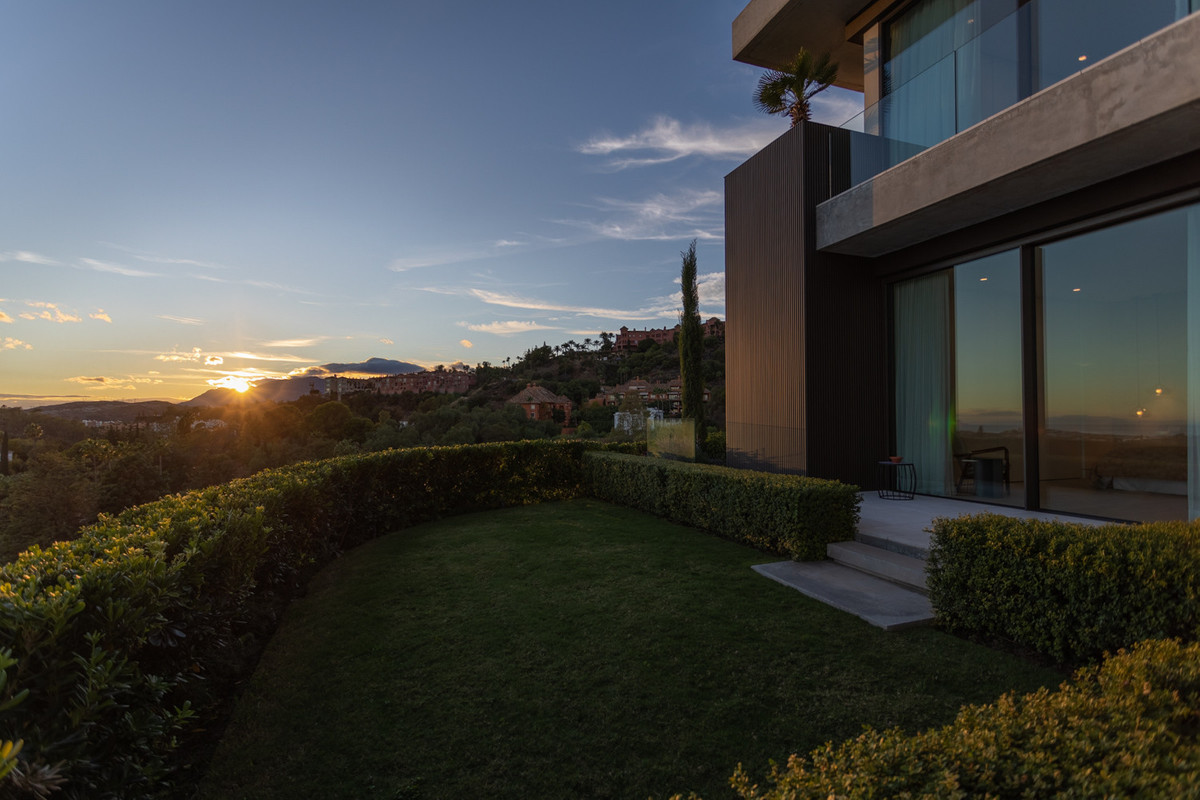 7 Bed Townhouse for sale in La Quinta Costa Del Sol, Málaga, Spain