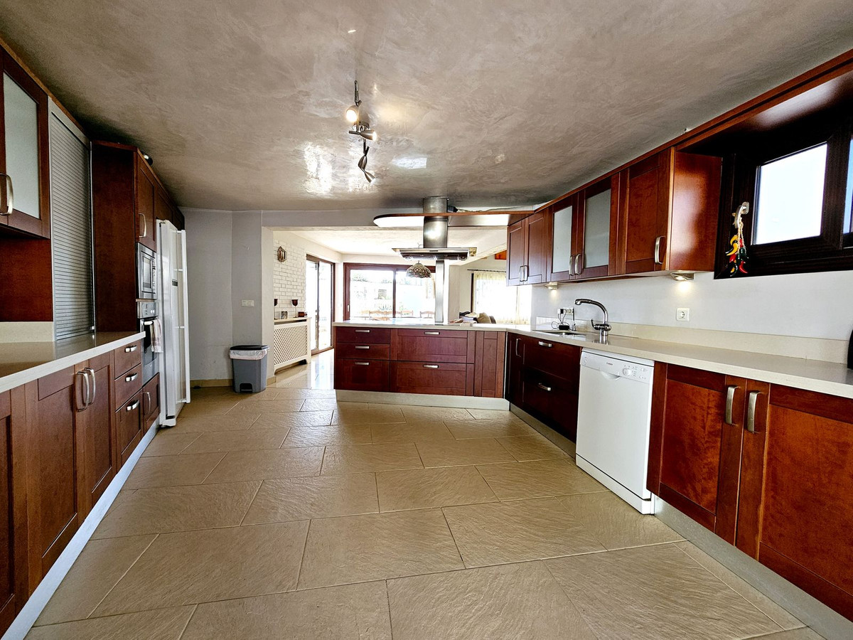 6 Bed Townhouse for sale in Estepona Costa Del Sol, Málaga, Spain