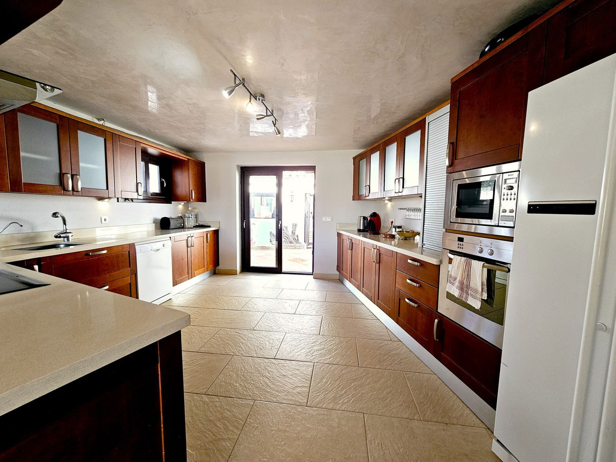 6 Bed Townhouse for sale in Estepona Costa Del Sol, Málaga, Spain
