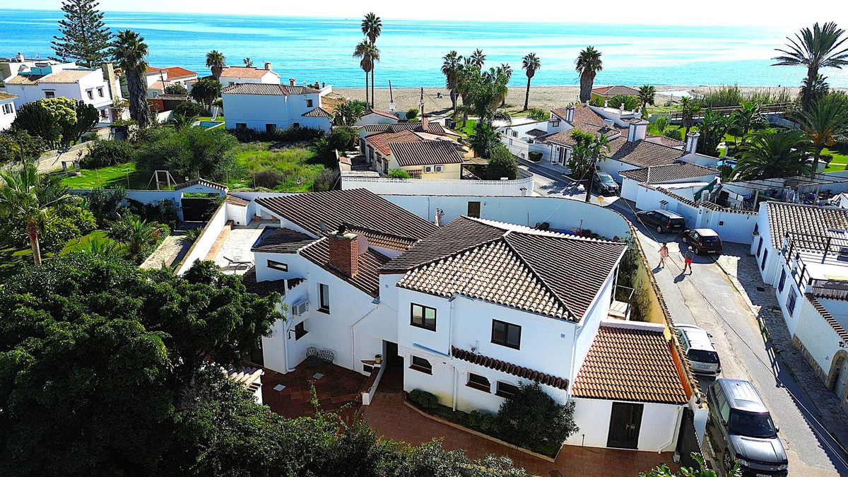6 Bed Townhouse for sale in Estepona Costa Del Sol, Málaga, Spain