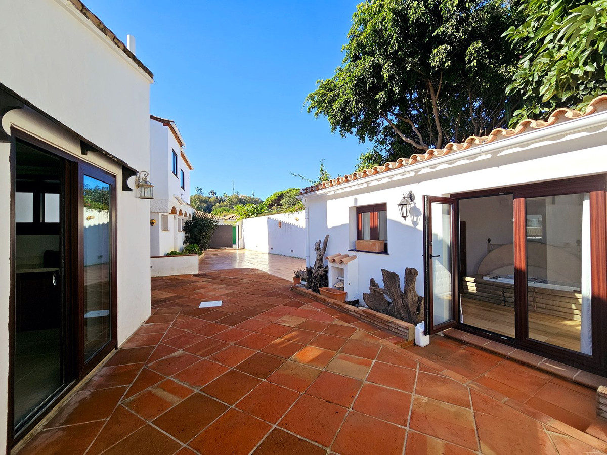 6 Bed Townhouse for sale in Estepona Costa Del Sol, Málaga, Spain