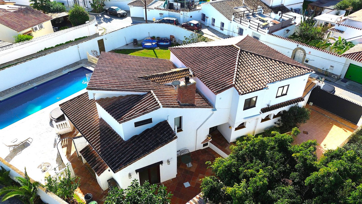 6 Bed Townhouse for sale in Estepona Costa Del Sol, Málaga, Spain