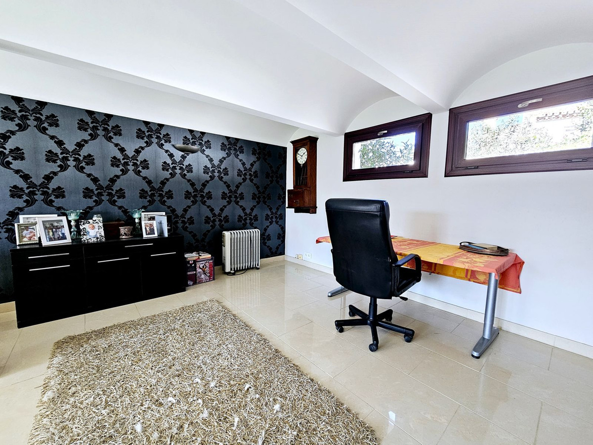 6 Bed Townhouse for sale in Estepona Costa Del Sol, Málaga, Spain