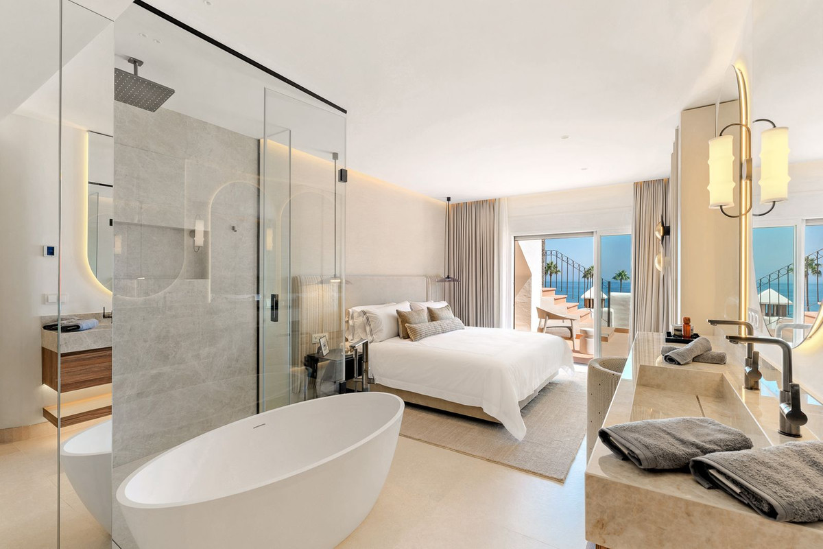 3 Bed Apartment for sale in New Golden Mile Costa Del Sol, Málaga, Spain