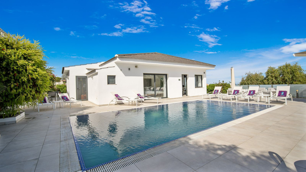 5 Bed Townhouse for sale in Torrenueva Costa Del Sol, Málaga, Spain