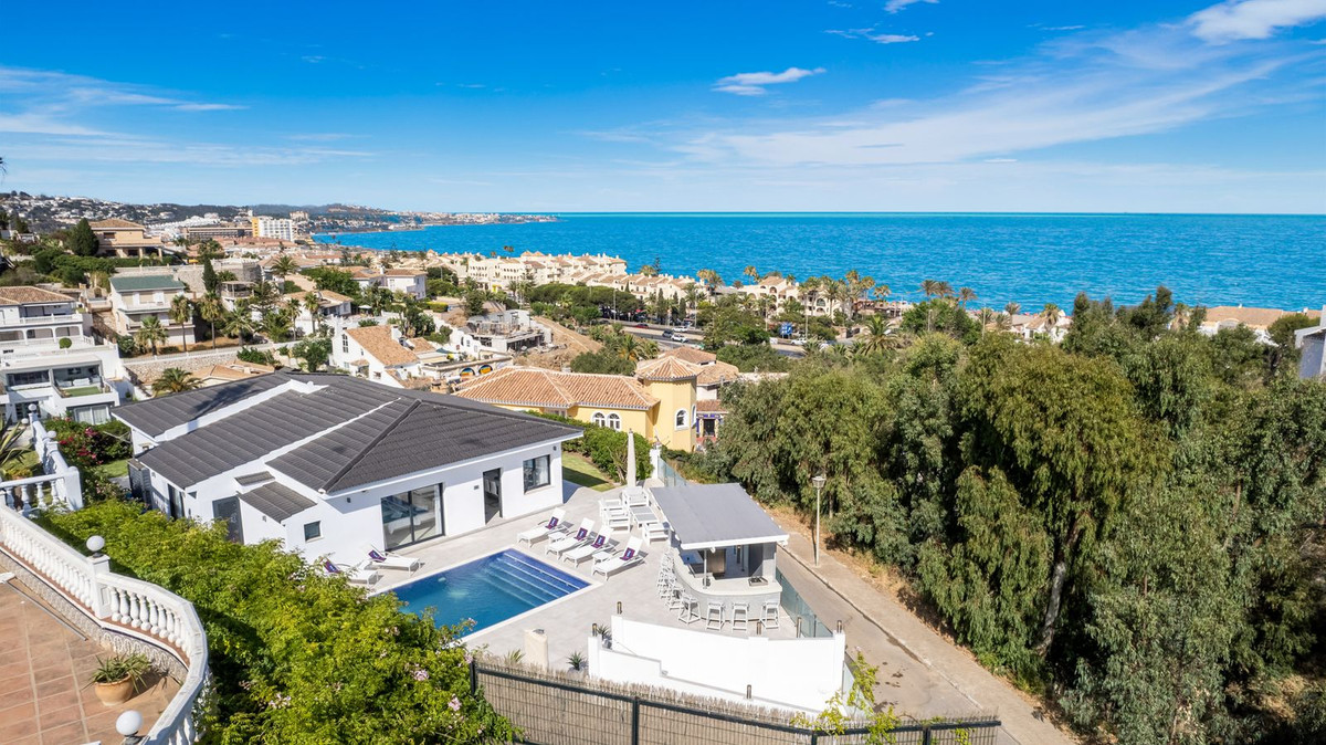 5 Bed Townhouse for sale in Torrenueva Costa Del Sol, Málaga, Spain
