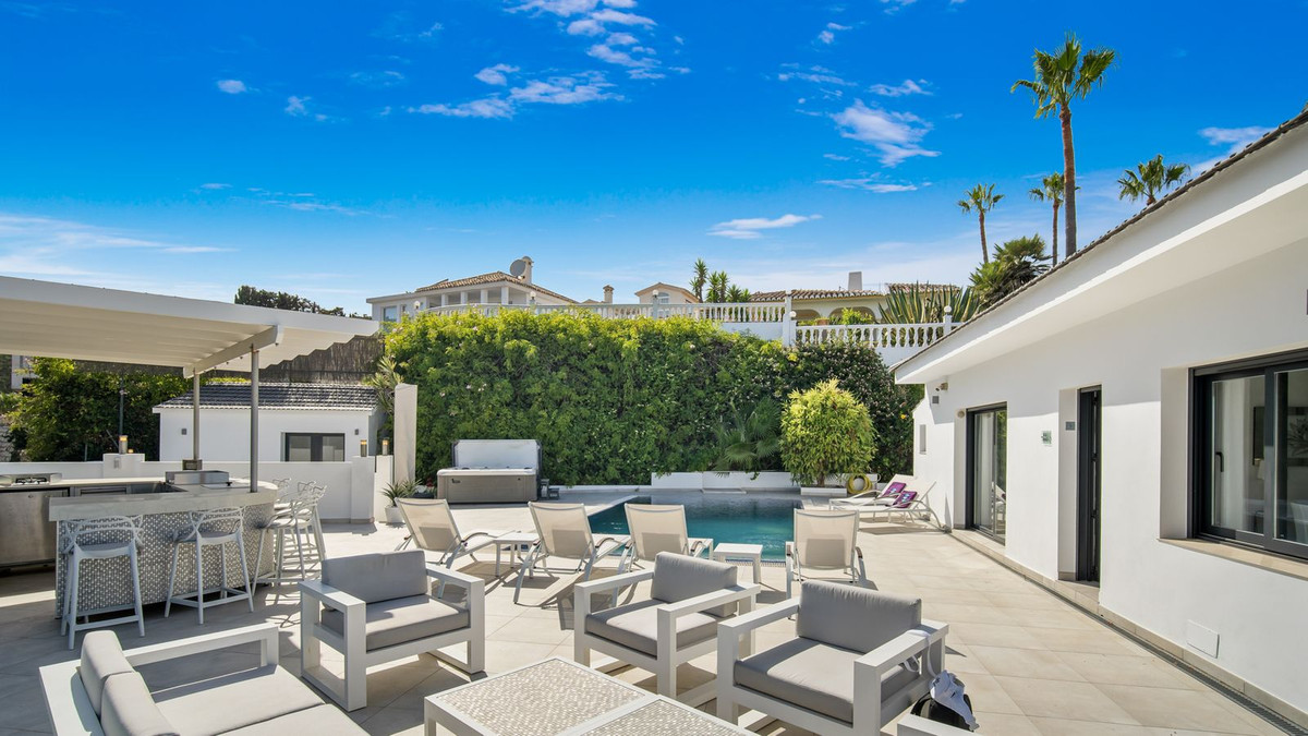 5 Bed Townhouse for sale in Torrenueva Costa Del Sol, Málaga, Spain