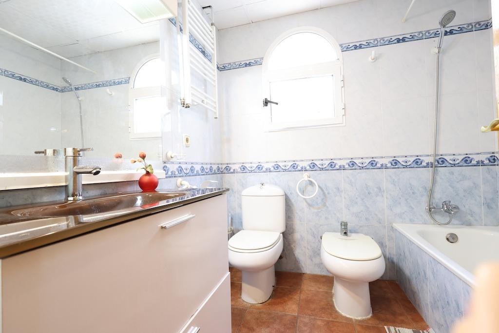 Se vende Villa - Chalet de 4 dormitorios en Costa Blanca, Alicante, España