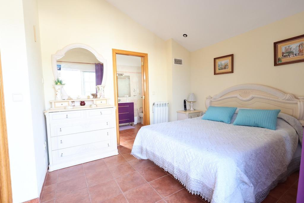 Se vende Villa - Chalet de 4 dormitorios en Costa Blanca, Alicante, España