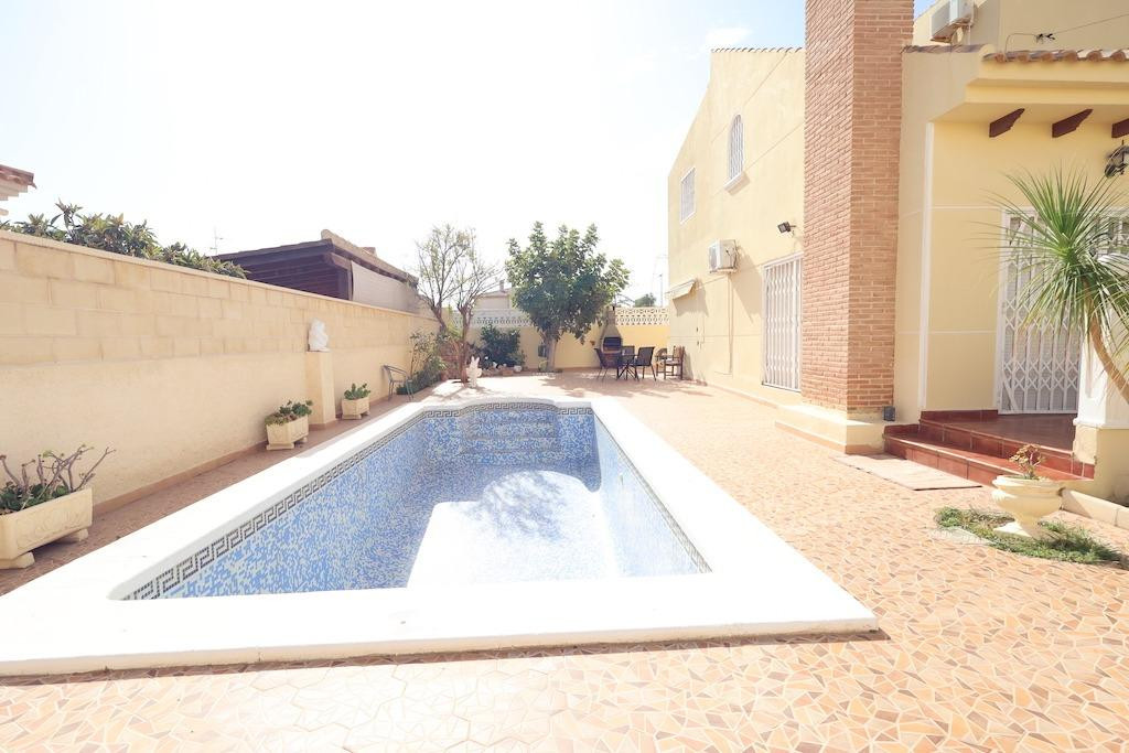 Se vende Villa - Chalet de 4 dormitorios en Costa Blanca, Alicante, España