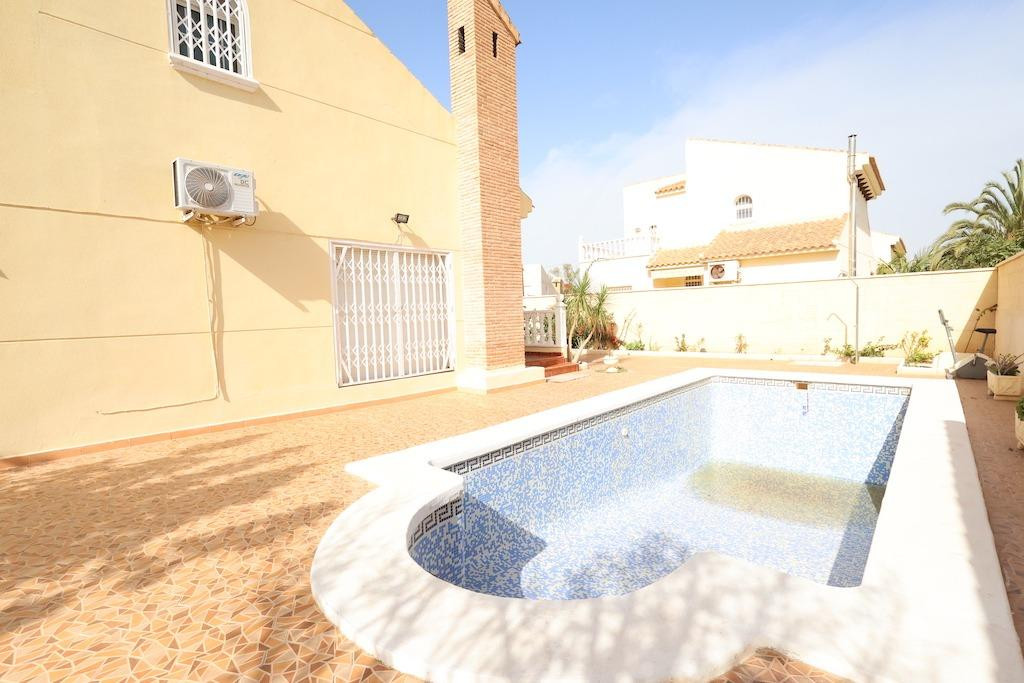Se vende Villa - Chalet de 4 dormitorios en Costa Blanca, Alicante, España