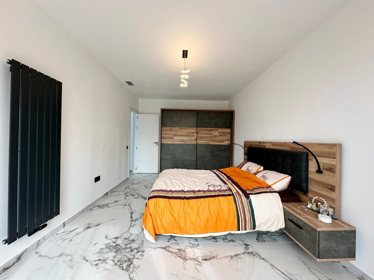 5 Bed Townhouse for sale in Petrer Costa Blanca, Alicante, Spain