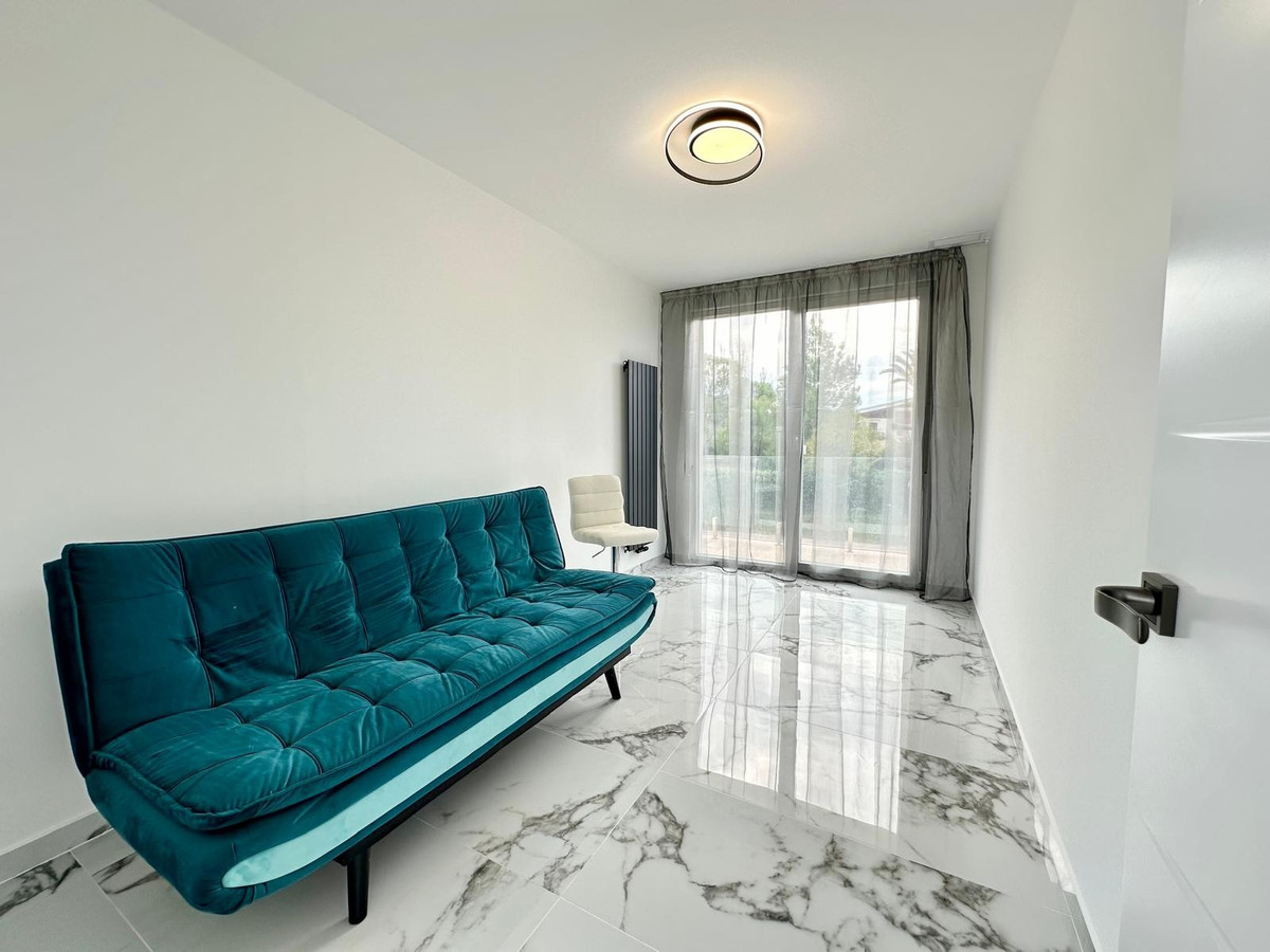 5 Bed Townhouse for sale in Petrer Costa Blanca, Alicante, Spain