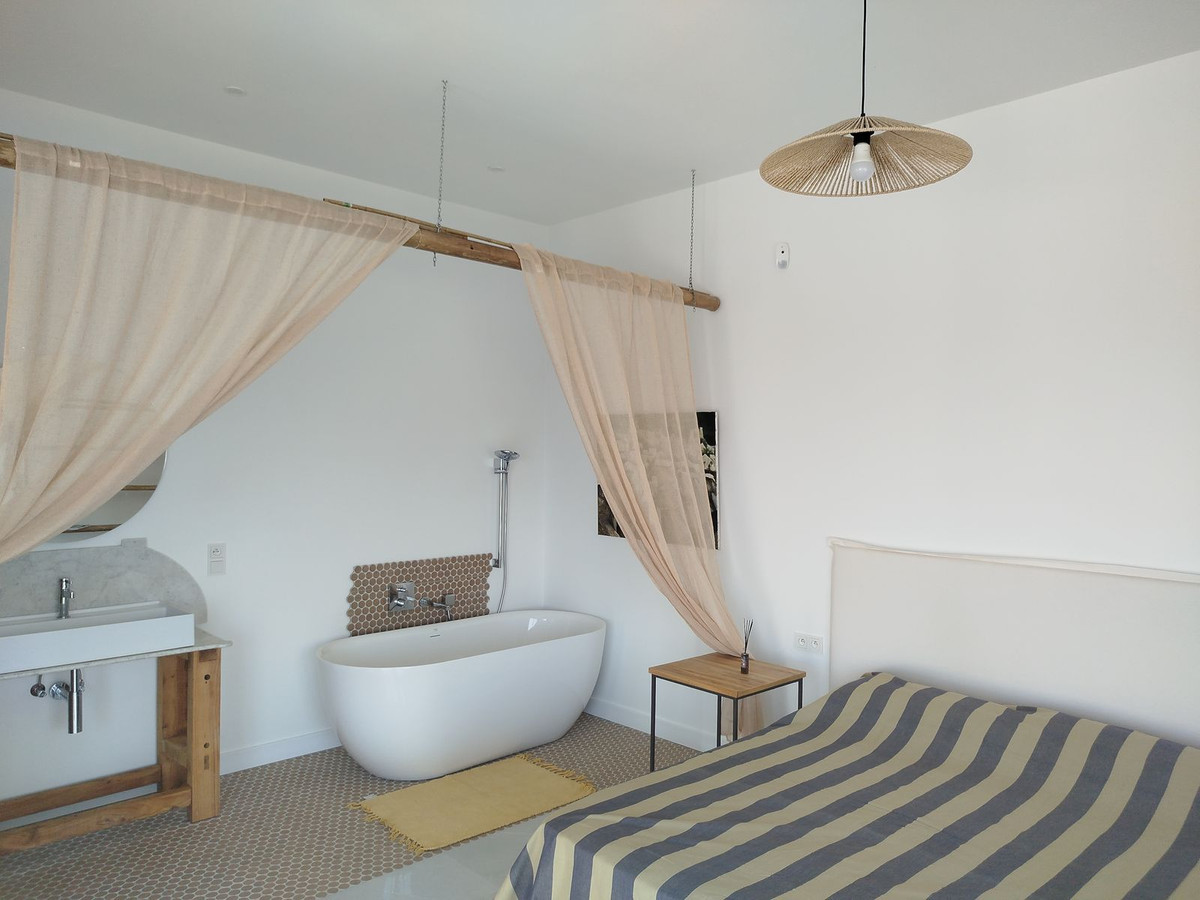 Se vende Villa - Chalet de 3 dormitorios en Costa Del Sol, Málaga, España