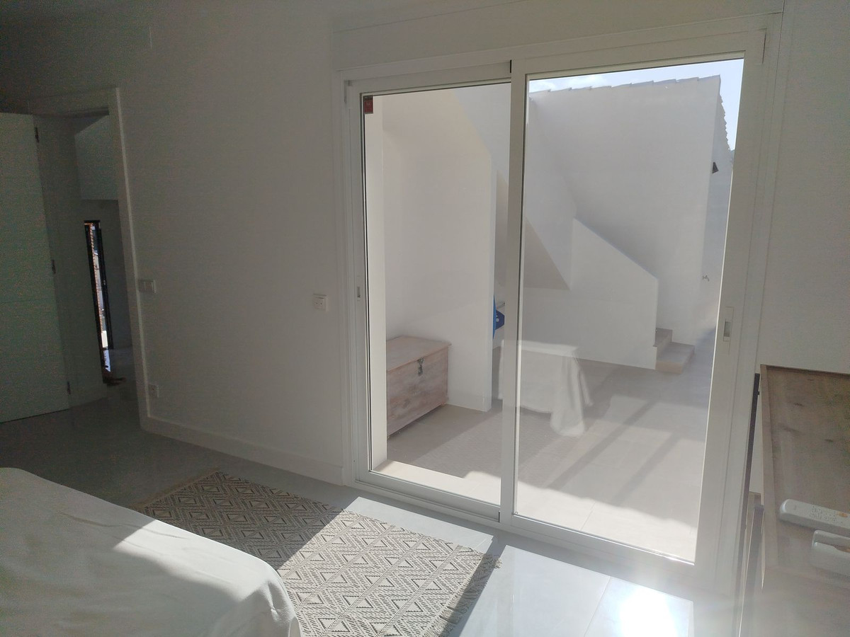 Se vende Villa - Chalet de 3 dormitorios en Costa Del Sol, Málaga, España