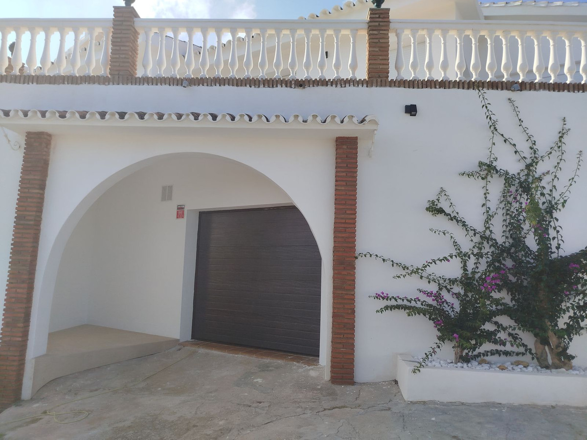 Se vende Villa - Chalet de 3 dormitorios en Costa Del Sol, Málaga, España