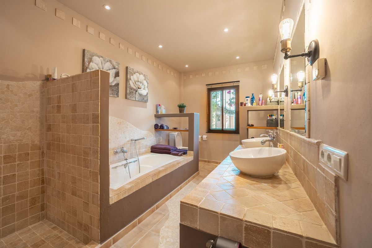 4 Bed Townhouse for sale in Monda Costa Del Sol, Málaga, Spain