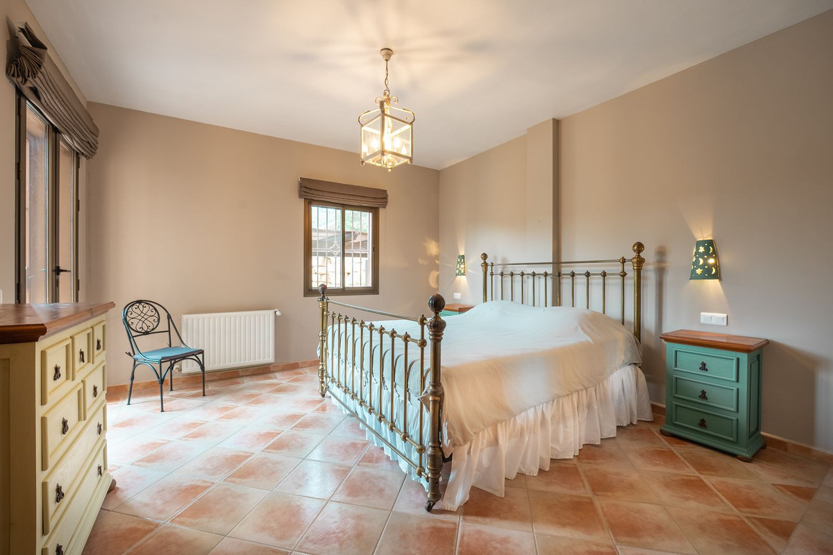 4 Bed Townhouse for sale in Monda Costa Del Sol, Málaga, Spain