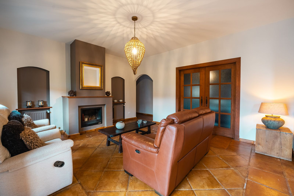 4 Bed Townhouse for sale in Monda Costa Del Sol, Málaga, Spain