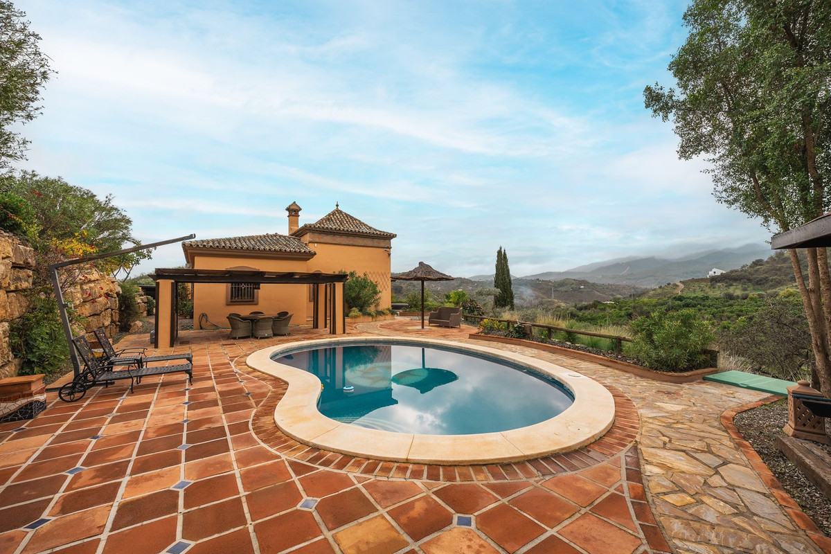 4 Bed Townhouse for sale in Monda Costa Del Sol, Málaga, Spain