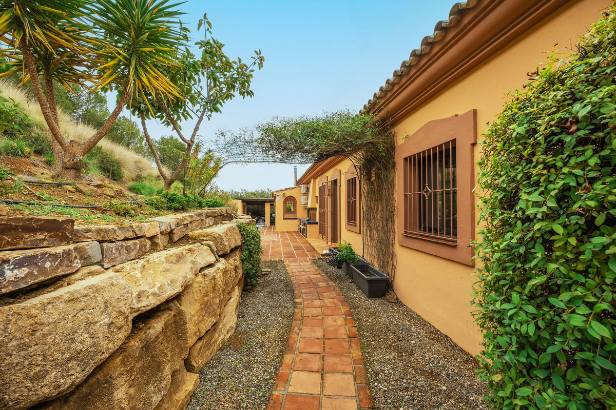 4 Bed Townhouse for sale in Monda Costa Del Sol, Málaga, Spain