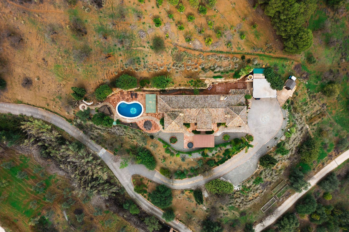 4 Bed Townhouse for sale in Monda Costa Del Sol, Málaga, Spain